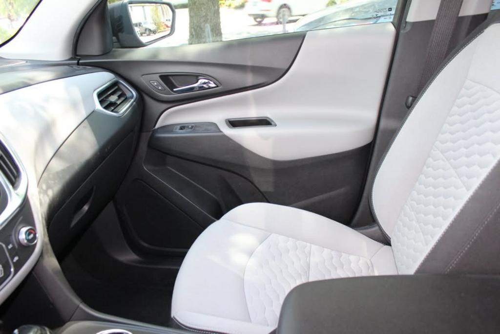2020 Chevrolet Equinox LS - Photo 11