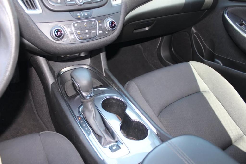 2020 Chevrolet Equinox LS - Photo 13